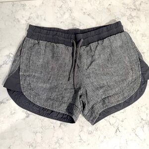 Athleta Linen Shortie in grey. 4 pockets & elastic waist. Size 6.